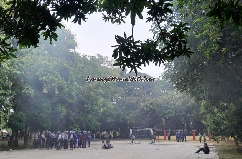 Ekskul PBB Kobra latihan rutin di lapangan futsal untuk meningkatkan kemampuan dan bakat peserta