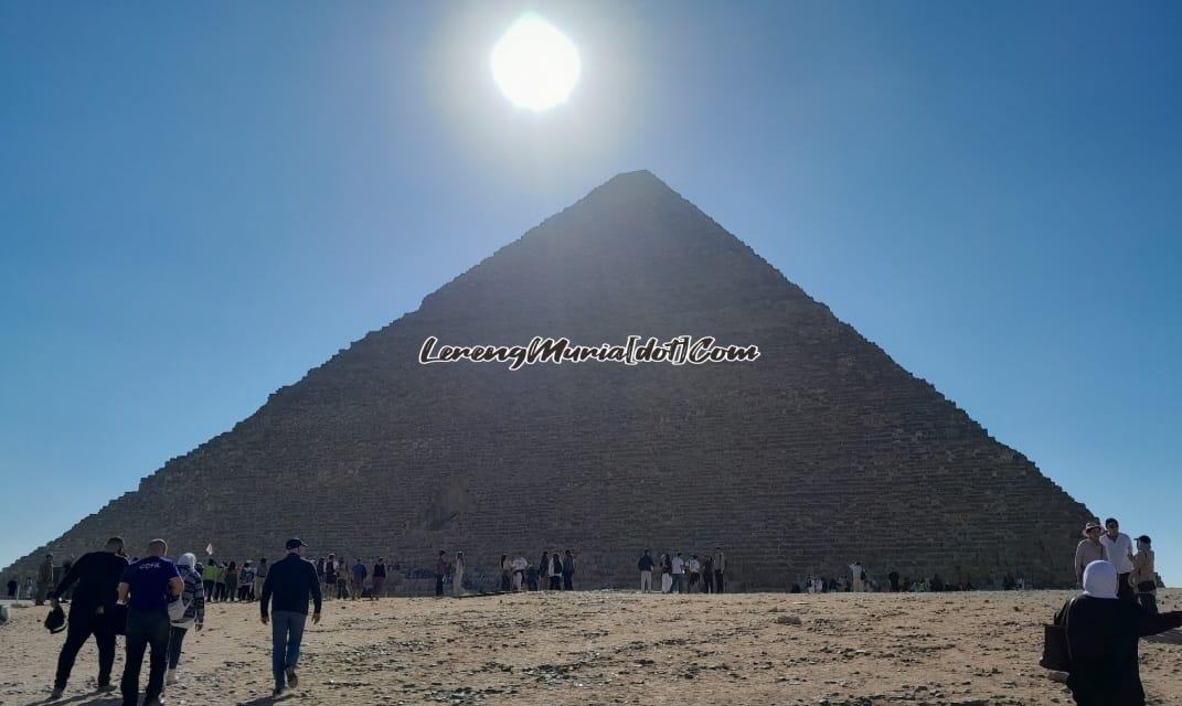 Piramida Agung Giza merupakan piramida tertinggi di Mesir dengan ketinggian 147 meter