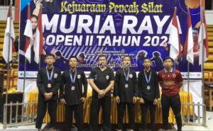 Para pesilat SMPN 3 Pati yang meraih medali kategori remaja prestasi di Muria Raya Open II 2024