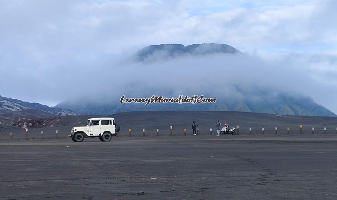 Hamparan padang pasir di Gunung Bromo