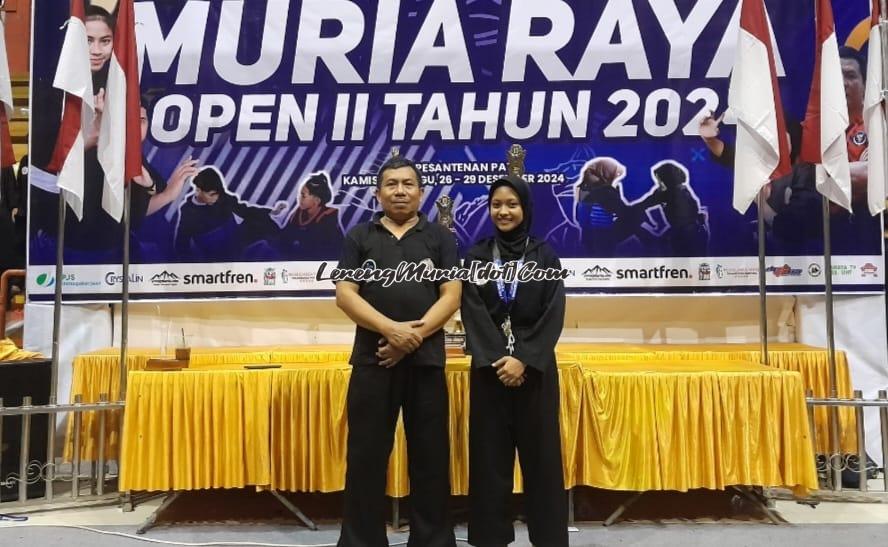 Pesilat Fineysa Miftahul Jannah (kanan) barsama Eko Wahono (kiri) sebagai pelatih pada even Muria Raya Open II