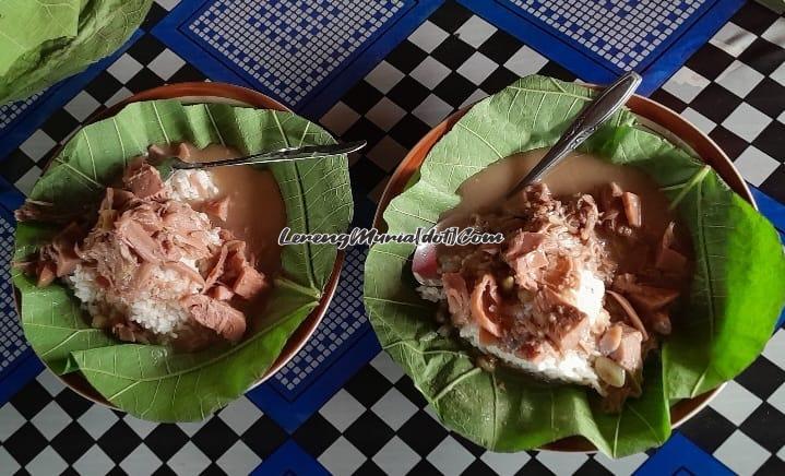 Tampilan Sego Tewel Tambakromo Pati yang menggugah selera makan dengan ciri khas alas daun jati