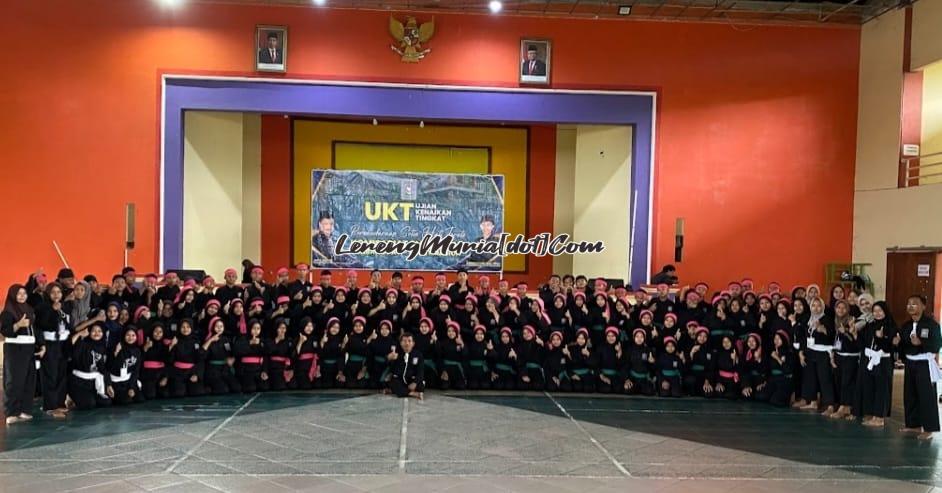 Foto bersama antara peserta, panitia dan pelatih setelah kegiatan UKT selesai