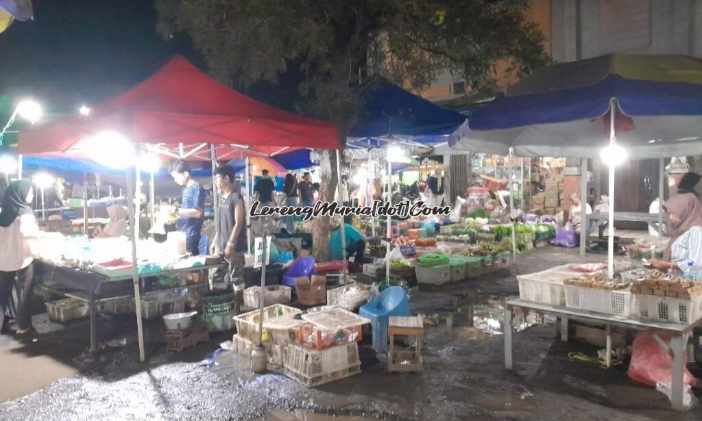 Suasana Pasar Puri Baru Kota Pati menjelang Tahun Baru Imlek, tetap ramai