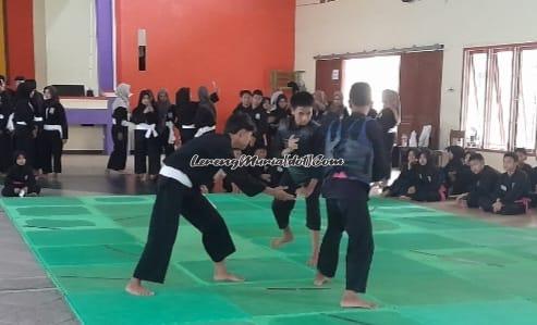 Pesilat SH Terate SMPN 4 Pati sedang mengikuti materi sambung