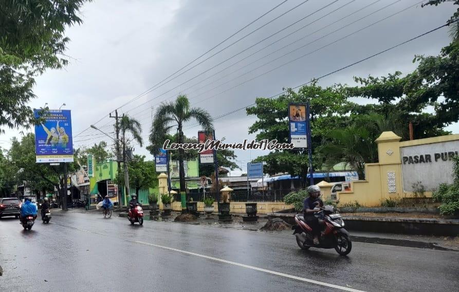 Tahun Baru Imlek disertai hujan gerimis di sekitar Pasar Puri Baru Kota Pati