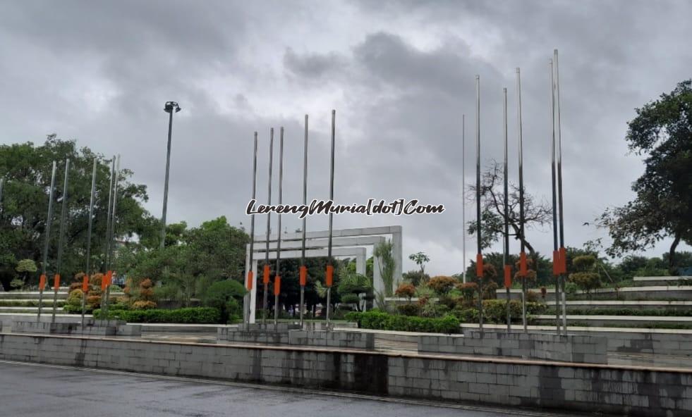 Hujan gerimis di Simpang Lima Alun-Alun Kota Pati di Tahun Baru Imlek