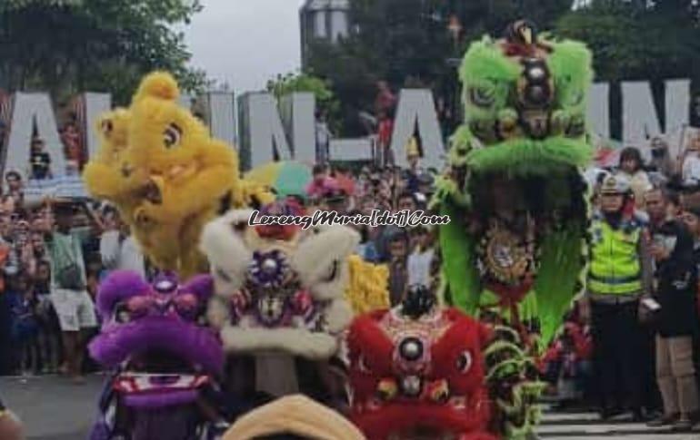 Barong say yang menjadi ikon di Tahun Baru Imlek 2576/2025 di Alun-Alun Simpang Lima Pati