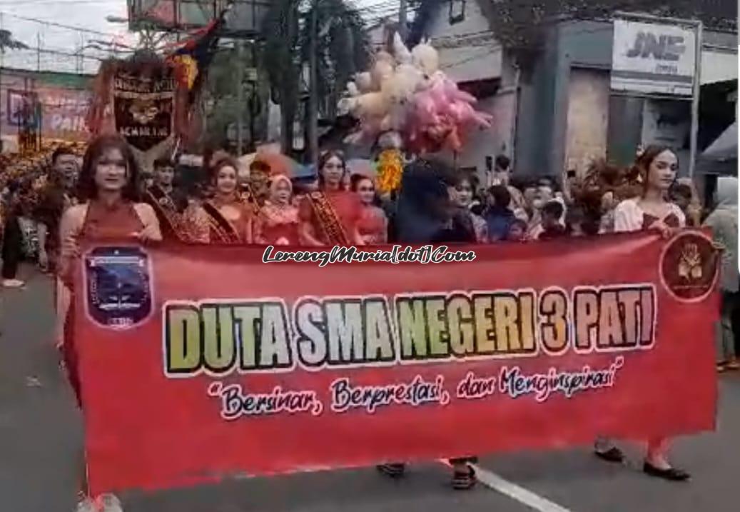 Duta SMAN 3 Pati yang terdiri dari para siswa Duta Budaya Kabupaten Pati