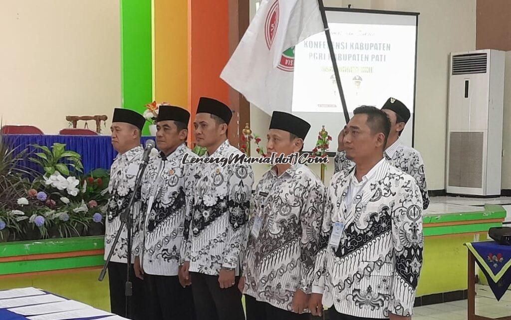 Trimanto, S.Pd. (3 dari kiri) terpilih sebagai Ketua PGRI Kabupaten Pati periode 2025-2030 secara aklamasi