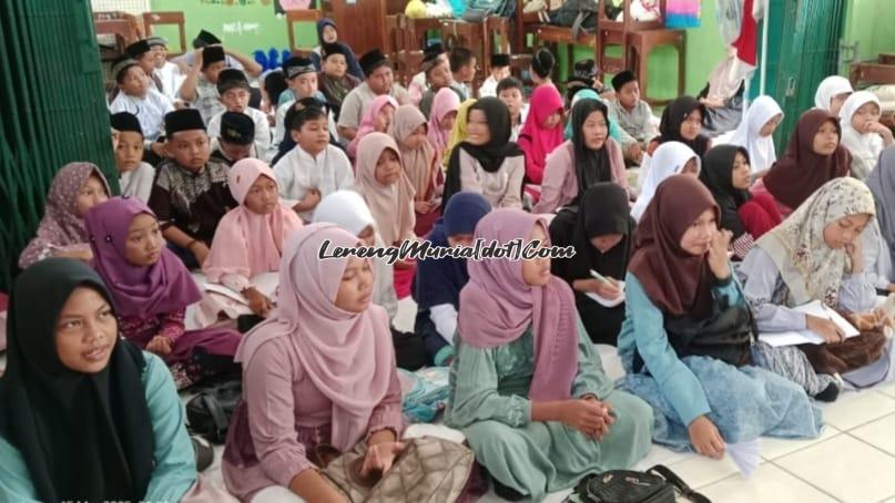 Para siswa mengikuti kegiatan Pesantren Ramadhan dengan penuh antusias