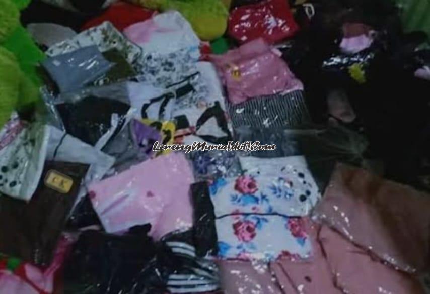 Berbagai jenis pakaian yang dijual oleh mindring pada jaman dahulu sekitar tahun 1980-an