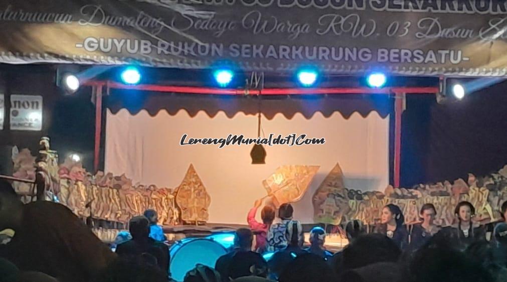 Sedekah bumi Dukuh Sekarkurung Muktiharjo Pati yang mementaskan wayang kulit