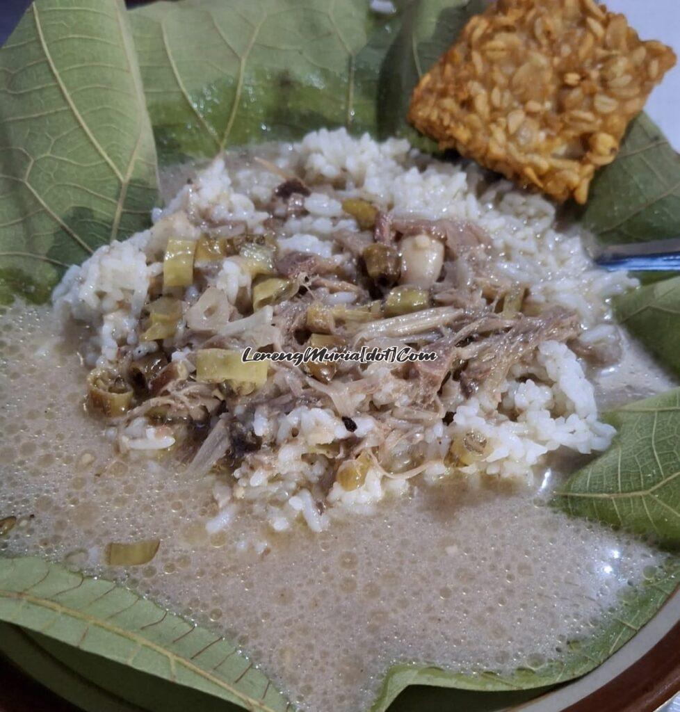 Tampilan satu porsi Nasi Tewel Mbak Preh Tambakromo Pati
