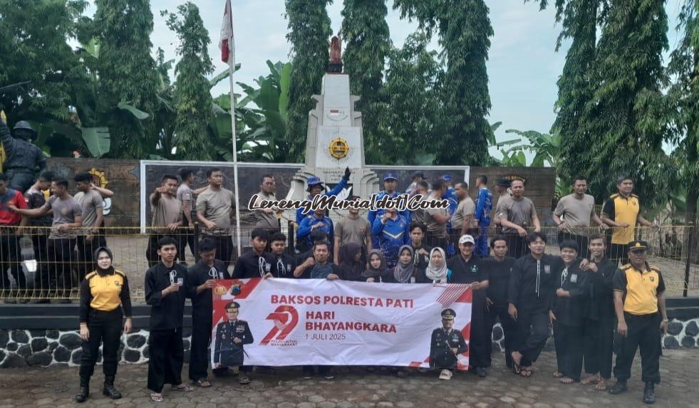 Pesilat SH Terate Cabang Pati Pusat Madiun berpartisipasi sukseskan Giat Bhakti Bhayangkara Polresta Pati di Monumen Brimob Pati
