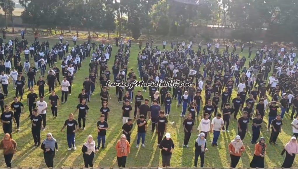 Senam massal SAIH diperagakan warga SMAN 3 Pati untuk memeriahkan Hari Anak Nasional 2025