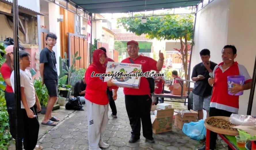 Pembagian hadiah door prize setelah selesai jalan sehat | LERENG MURIA Pembagian hadiah door prize setelah selesai jalan sehat