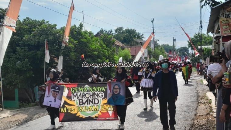 Penampilan Marching Band Gema Nada dari MTs Islam Pati yang menambah meriahnya suasana karnaval | LERENG MURIA Penampilan Marching Band Gema Nada dari MTs Islam Pati yang menambah meriahnya suasana karnaval