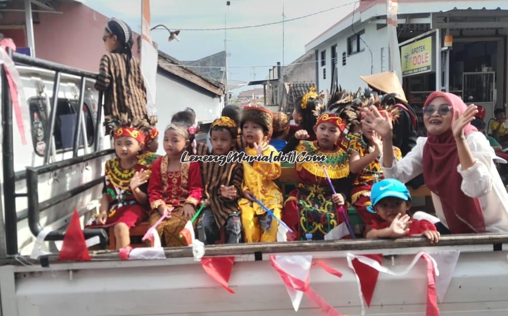 Suasana Bhinneka Tunggal Ika ditampilkan dalam karnaval Hari Kemerdekaan RI Desa Muktiharjo Pati | LERENG MURIA Suasana Bhinneka Tunggal Ika ditampilkan dalam karnaval Hari Kemerdekaan RI Desa Muktiharjo Pati