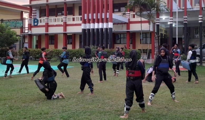 Atlet SH Terate SMAN 3 Pati sedang berlatih untuk menghadapi Kejuaraan SH Terate Cup Cabang Pati IX