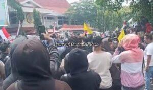 Suasana demonstrasi menuntut mundurnya Bupati Pati Sudewo di Alun-Alun Simpang Lima Kota Pati (13/8/2025) lalu