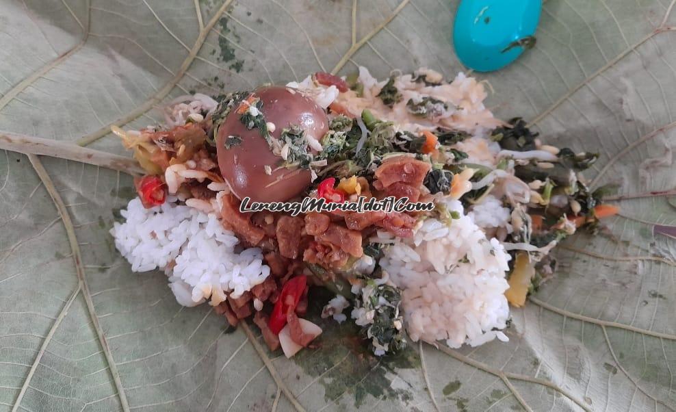 Nasi godong jati yang siap dinikmati | LERENG MURIA Nasi godong jati yang siap dinikmati