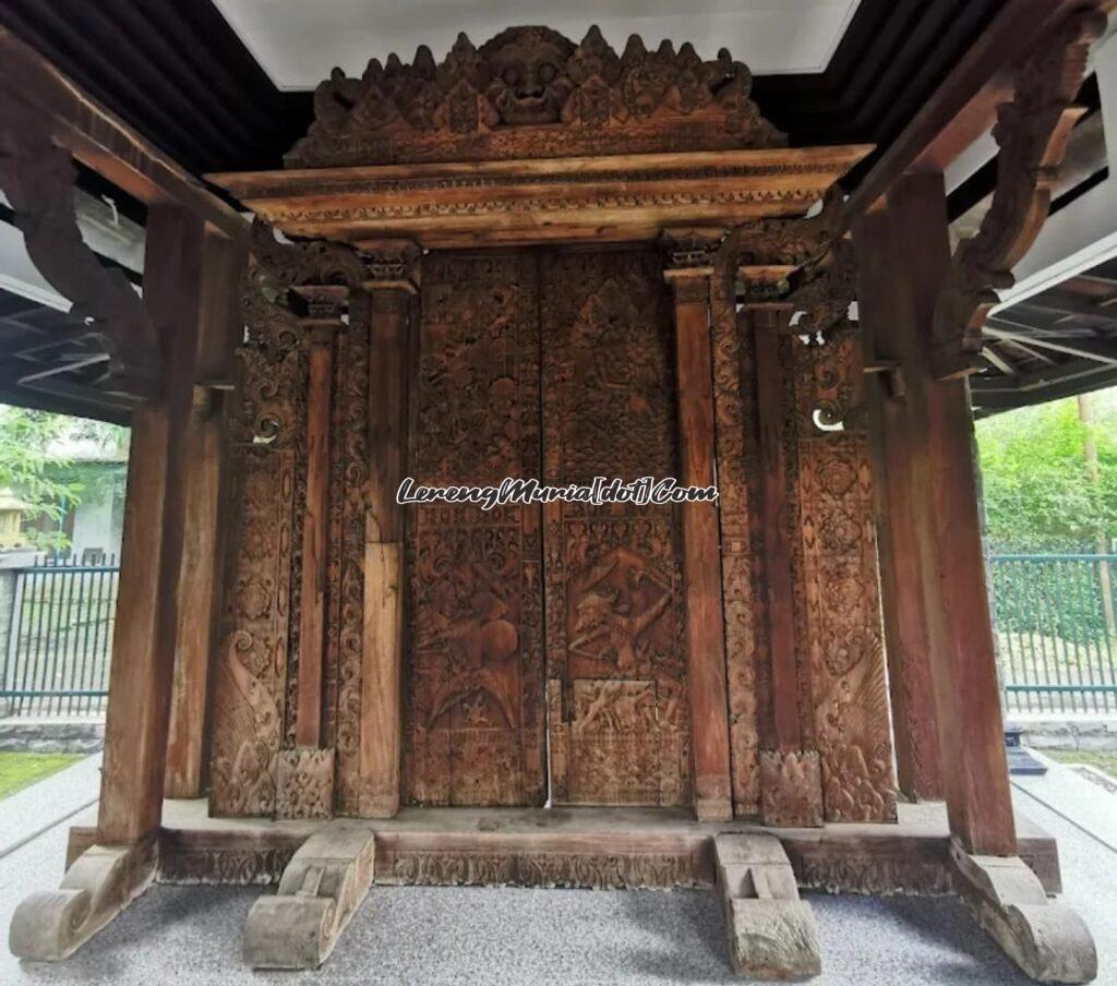 Pintu Gerbang Majapahit yang sering muncul dalam cerita kethoprak Pati (Foto: Dok. Agus Armanto)