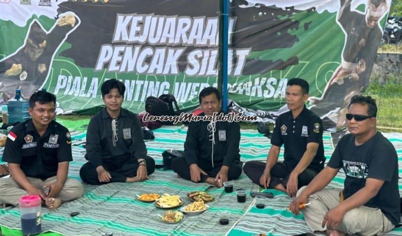 Ketua Cabang SH Terate Pati Abdul Khalim (2 dari kanan)  menghadiri UKT Ranting Wedarijaksa