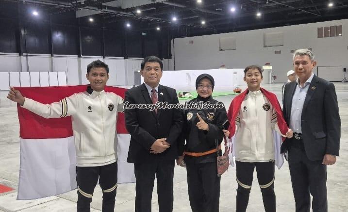 Qiken Dwi Tata Olifia (4 dari kiri) bersama tim Kontingan Indonesia | LERENG MURIA Qiken Dwi Tata Olifia (4 dari kiri) bersama tim Kontingan Indonesia