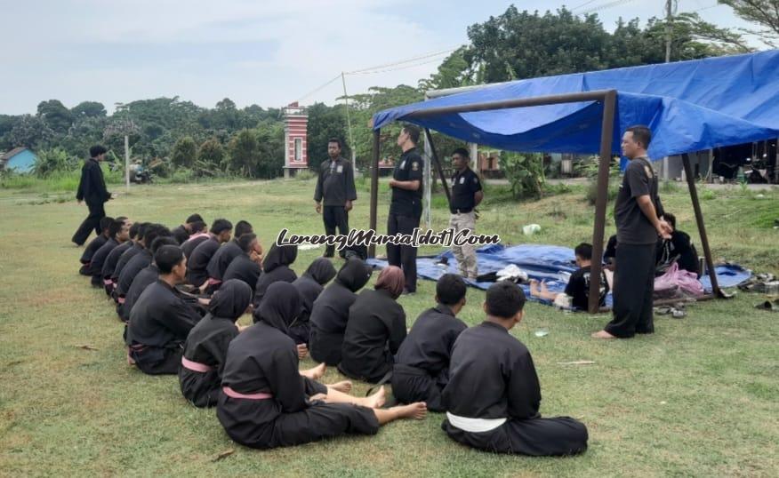 Peserta UKT Ranting Tayu mendapatkan kerohanian dari Ketua Cabang SH Terate Pati Abdul Khalim (berdiri 3 dari kiri)