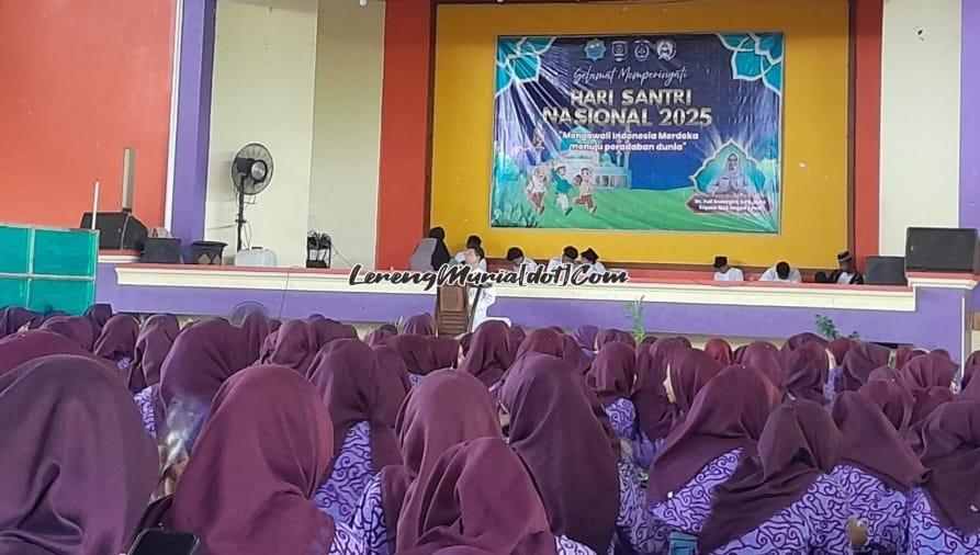 Siswa SMAN 3 Pati sedang mengikuti ceramah Ustadz Imam Sulistiyanto
