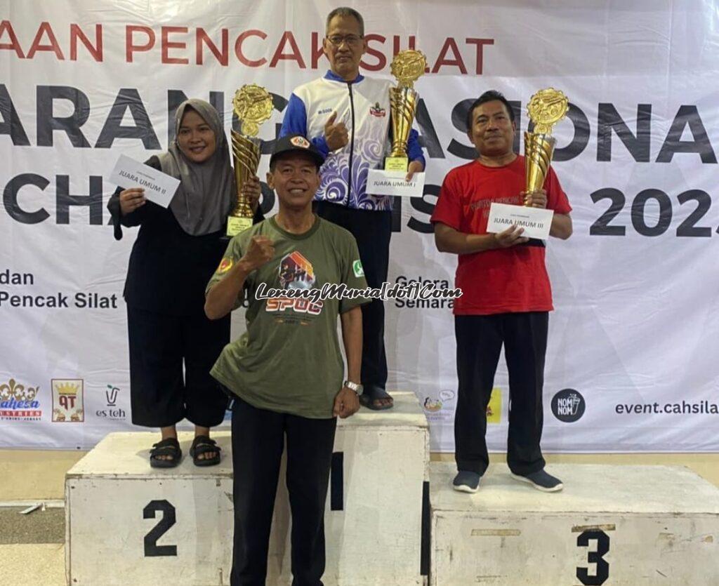 Para juara umum kategori remaja setelah penerimaan piala dan penghargaan dalam even SPOC 2025