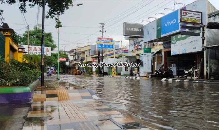Banjir di sepanjang Jalan Supriyadi Kota Pati