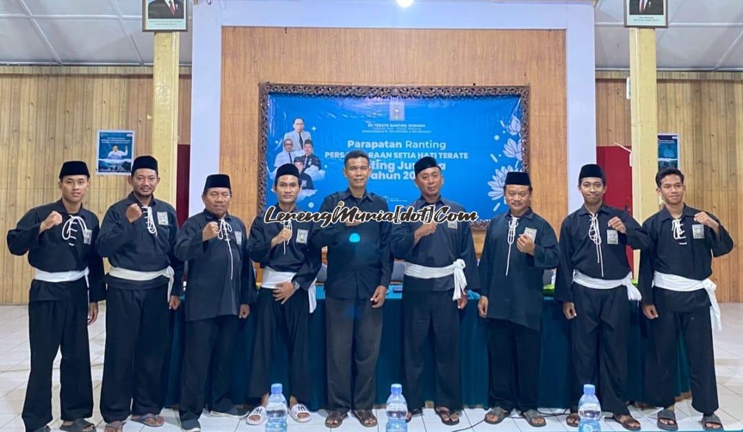 Foto bersama Pengurus Cabang SH Terate Pati dengan panitia parapatan Ranting Juwana