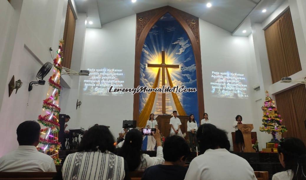 Ibadah Hari Natal bersama keluarga di GITJ Margorejo