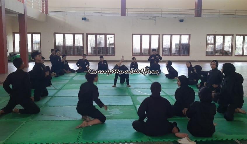 Atlet Komisariat SMAN 3 Pati sedang mempersiapkan diri menghadapi Krida SH Terate II Jateng Piala Gupernur