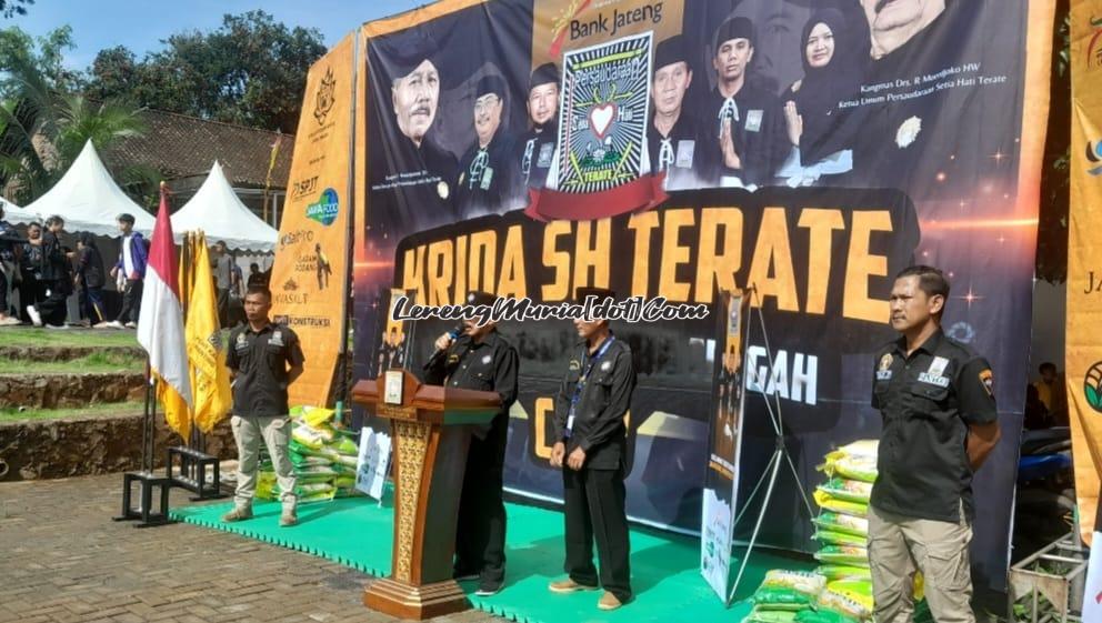 Ketua Dewan Pusat SH Terate Issubiantoro (2 dari kiri) memberikan sambutan dalam Kejuaraan Pencak Silat Krida SH Terate III Jateng 2026 di Padepokan SH Terate Kabupaten Semarang