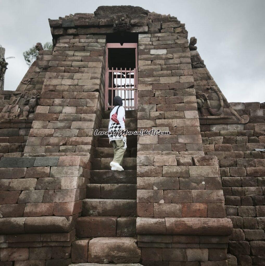 Eksotisnya Candi Sukuh yang mirip piramida Suku Maya