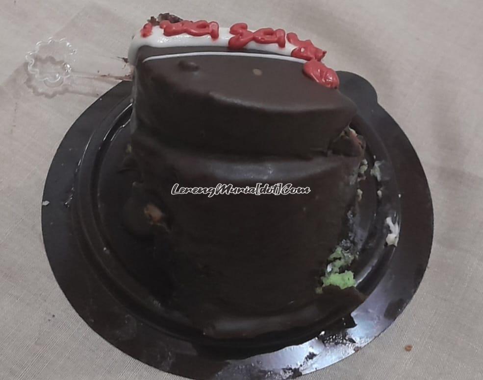 Tart mini hadiah pernikahan dari Kak Aurel, keponakan Pak Wahid