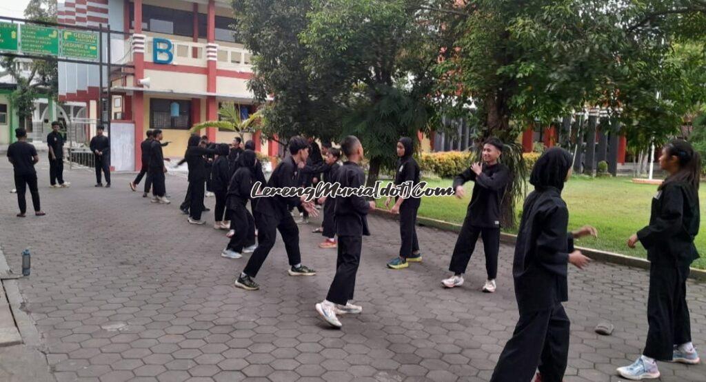 Atlet Komisariat SMAN 3 Pati sedang berlatih untuk mempersiapkan diri mengikuti Piala Ranting Wedarijaksa III