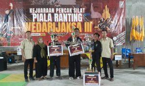 Para juara umum 1, 2 dan 3 Kejuaraan Pencak Silat Piala Ranting Wedarijaksa III 2026 di GOR Wedarijaksa Pati (15/2/2026)