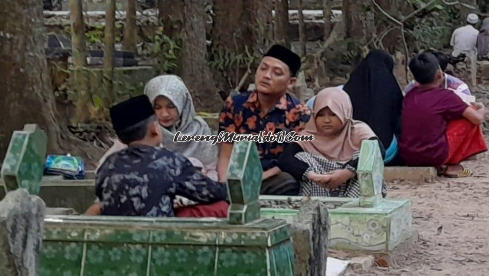 Tradisi nyadran yang mengingatkan kita akan jasa leluhur dan mendoakannya