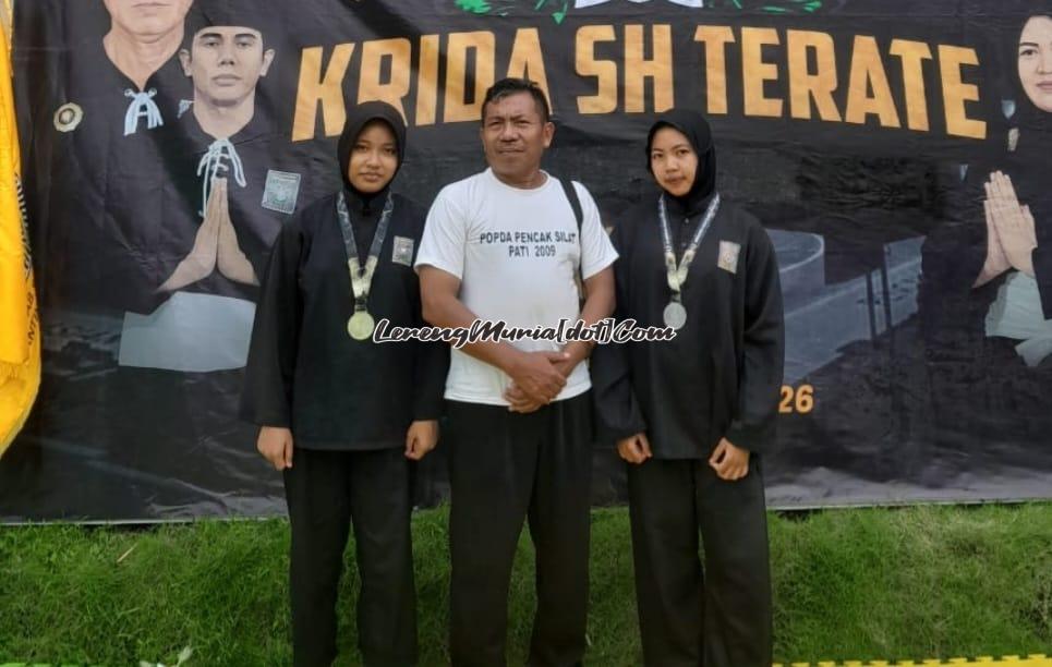 Dua pesilat SH Terate MTsN 3 Pati, Syifa Nadya (kiri) dan Askia Nurul (kanan) yang berprestasi di Krida SH Terate III Jateng 2026