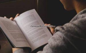 Ilustrasi Eko Wahono membaca buku pada saat ngabuburit