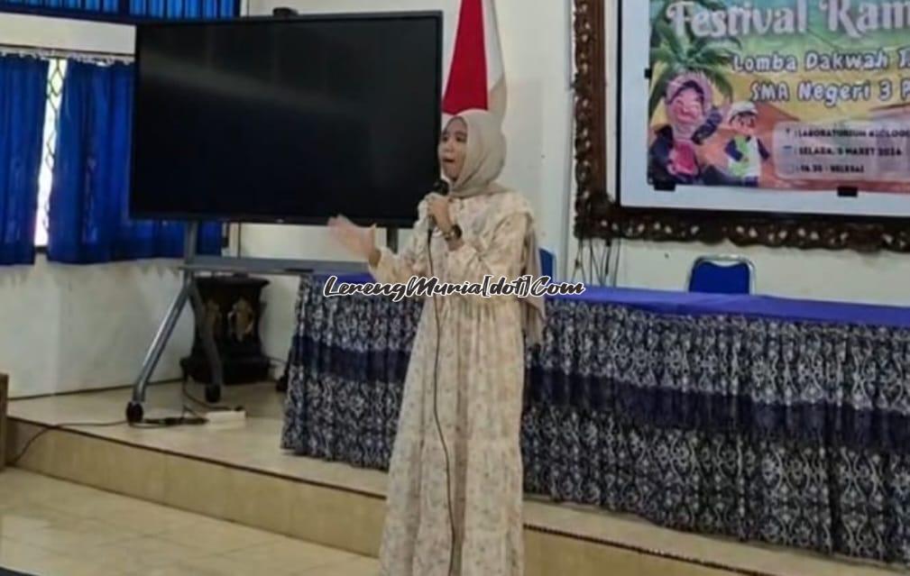Penampilan Sri Hayu Nastiti, peserta lomba dai yang memukau dan berhasil meraih juara 1 dalam Festival Ramadhan SMAN 3 Pati