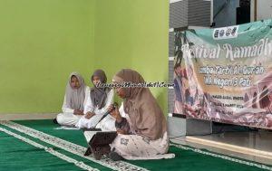 Septyana Cahya, pesilat andalan SMAN 3 Pati sedang mengikuti lomba tartil Qur'an dalam acara Festival Ramadhan di Masjid Jabal Khoir (3/3/2026)