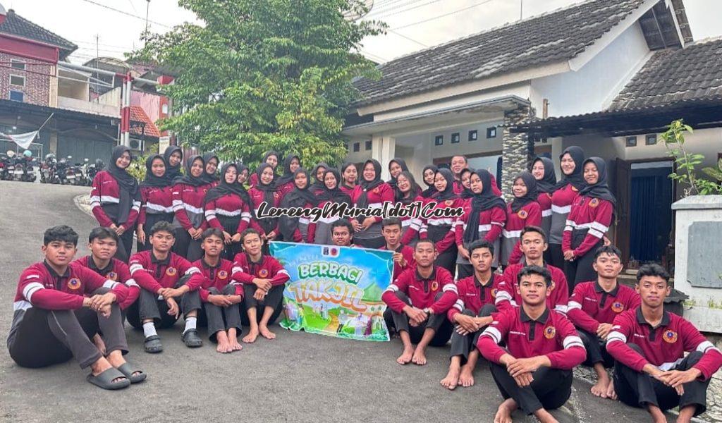 Tim KOPPASGA, melalui bagi takjil dapat menanamkan nilai agama