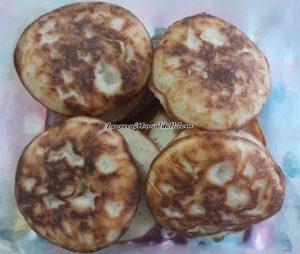 Apem menjadi makanan khas saat menyambut Malam Songolikur di Desa Semirejo Pati