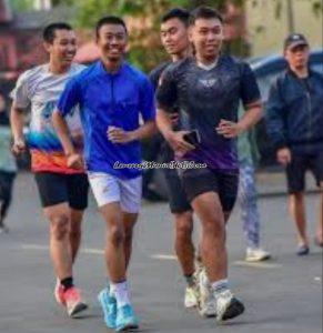 Ilustrasi para peserta bina jasmani sedang latihan fisik bulan Ramadhan di Stadion Joyo Kusumo Pati