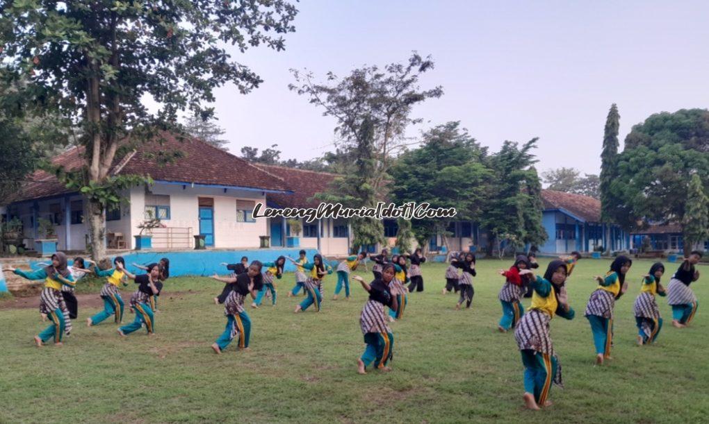 Pesilat SH Terate SMPN 1 Gembong sedang berlatih untuk tampil di CFD Kabupaten Pati